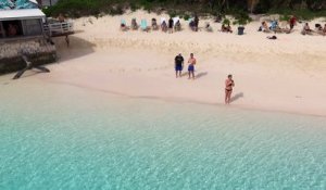 Bahamas : un drone filme des requins s’approchant dangereusement d’un enfant !