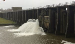 Lâcher d’eau au barrage du Moulin Papon