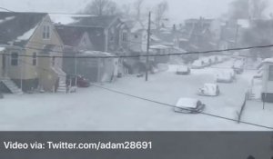 Inondation et gel : ces voitures sont prisonnières d'1 mètre de glace aux Etats-Unis !