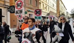 Les motards manifestent contre la vitesse abaissée à 80km/h