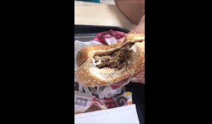 Son burger de chez Burger King est pleine d'asticots qui grouilles