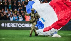 Des parachutes sur l'Orange Vélodrome