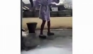 Une fille veut faire une vidéo sur sa terrasse verglacée ! Très très mauvaise idée