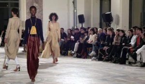 Fashion Week de Paris: défilé Jacquemus sur le thème du souk