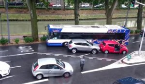 Deux Toulousains prennent une voie de bus à contresens et n'arrivent pas à se débloquer