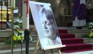 40 ans de la mort de Claude François: Les images des 400 personnes réunies pour la messe