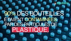 Des bouteilles d'eau contaminées au plastique