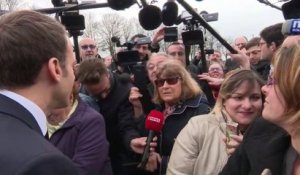 "Une dictature se prépare": Macron interpellé lors de sa visite en Indre-et-Loire