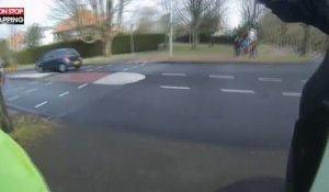 Pays-Bas : Un homme en scooter rattrape un cheval en fuite (Vidéo)