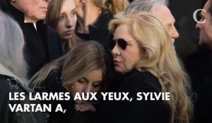Sylvie Vartan "la gorge serrée" lors de son hommage à Johnny Hallyday au Grand R...