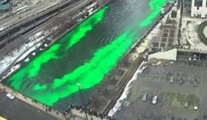 Pour la St Patrick ils colorent la rivière de Chicago en vert