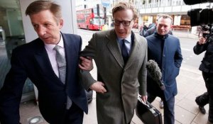 Scandale Facebook : le PDG de Cambridge Analytica  limogé