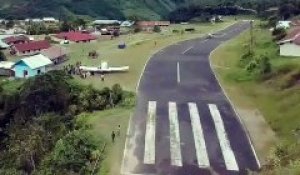 Voici l'aéroport de Kiwirok en Papouasie... Pas sur qu'un A380 puisse atterrir