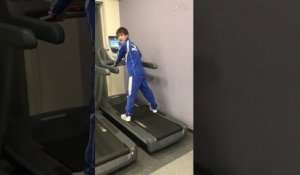 Courir sur un tapis de course à la vitesse max