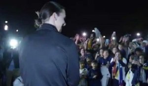 Ibrahimovic reçoit un accueil digne de Zlatan dès son arrivée à Los Angeles