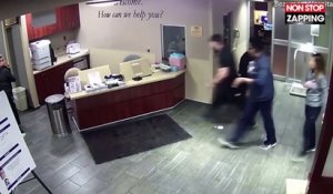 Un homme raciste frappe violemment une jeune femme voilée dans un hôpital (vidéo)