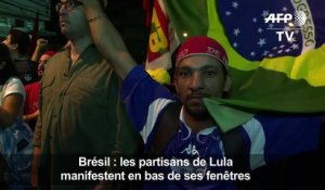 Des centaines de Brésiliens apportent leur soutien à Lula