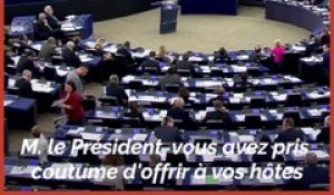 Parlement européen: le cadeau qui n’a pas du tout plu à Emmanuel Macron