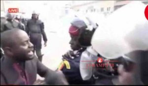 (Vidéo ) - Voici comment Thierno Bocoum a été malmené par les forces de l'ordre