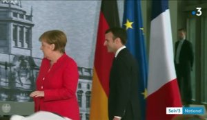 Europe : Macron tente de convaincre Merkel au compromis