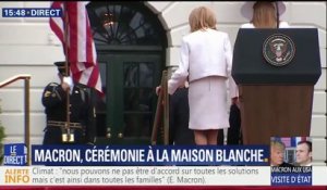 Le baisemain d’Emmanuel Macron à son épouse et Melania Trump à la fin de son discours