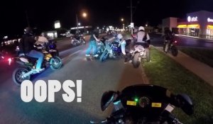 Un motard fait le kéké sur sa moto et va le regretter
