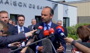 #MatignonCher : point presse du Premier ministre devant la maison de santé de Sancoins