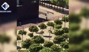 Pays-Bas: La vidéo de homme qui a attaqué des passants avec un couteau hier après-midi à La Haye
