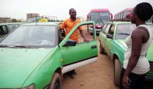 Biba, première et seule chauffeur de taxi de Ouagadougou