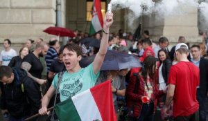 Le parlement prête serment, les Hongrois furieux