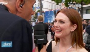 Julianne Moore en direct de la montée des Marches à Cannes