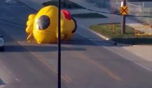 Un canard gonflable géant incroyable sur cette route