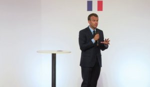Emmanuel Macron ne lancera pas de plan banlieue, stratégie “aussi âgée que [lui]”