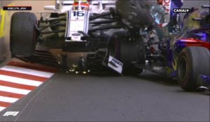Choc violent entre Leclerc et Hartley