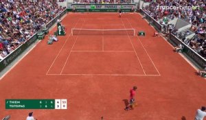 Roland-Garros : Le lance-roquette Thiem agresse Tsitsipas !