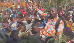 Guéri d'Ebola, un prêtre devient un héros en RDC
