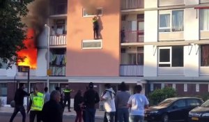 Un policier saute par la fenêtre pour échapper à un incendie