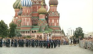 En coulisses - Une parade militaire perturbée par un ballon