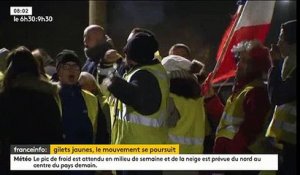 "On ne vit plus, on survit" : Regardez ces témoignages de gilets jaunes qui poursuivent le mouvement - Vidéo