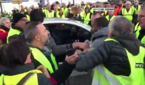 #Balancetongiletjaune : avec ce hashtag, des internautes dénoncent les dérives du mouvement