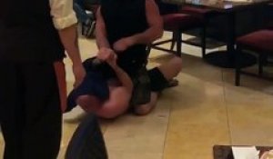 Le champion de MMA Matt Serra calme un ivrogne dans un restaurant