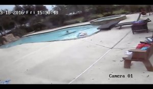 Une petite fille de 5 ans sauve sa maman qui se noie dans la piscine