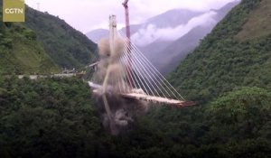 Un pont en construction détruit en Colombie