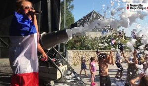 VIDEO.  Le canon à mousse pour fêter les Bleus en Loir-et-Cher