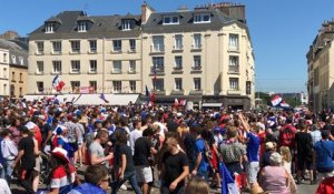 La place de Gaulle célèbre la victoire de la France en coupe du monde