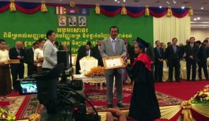 Cambodge: l’éducation, cheval de bataille électorale de Hun Sen