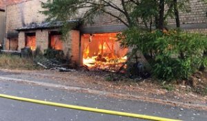 Un ancien hangar à houblon détruit par les flammes.