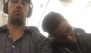 Un inconnu s'endort sur son épaule dans l'avion...
