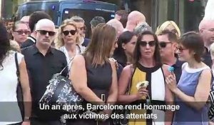 Barcelone rend hommage aux victimes sans dépasser les divisions