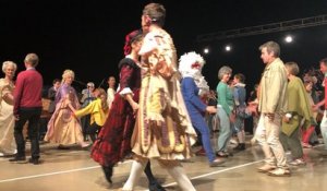 Le grand bal participatif a conclu le festival baroque de Sablé